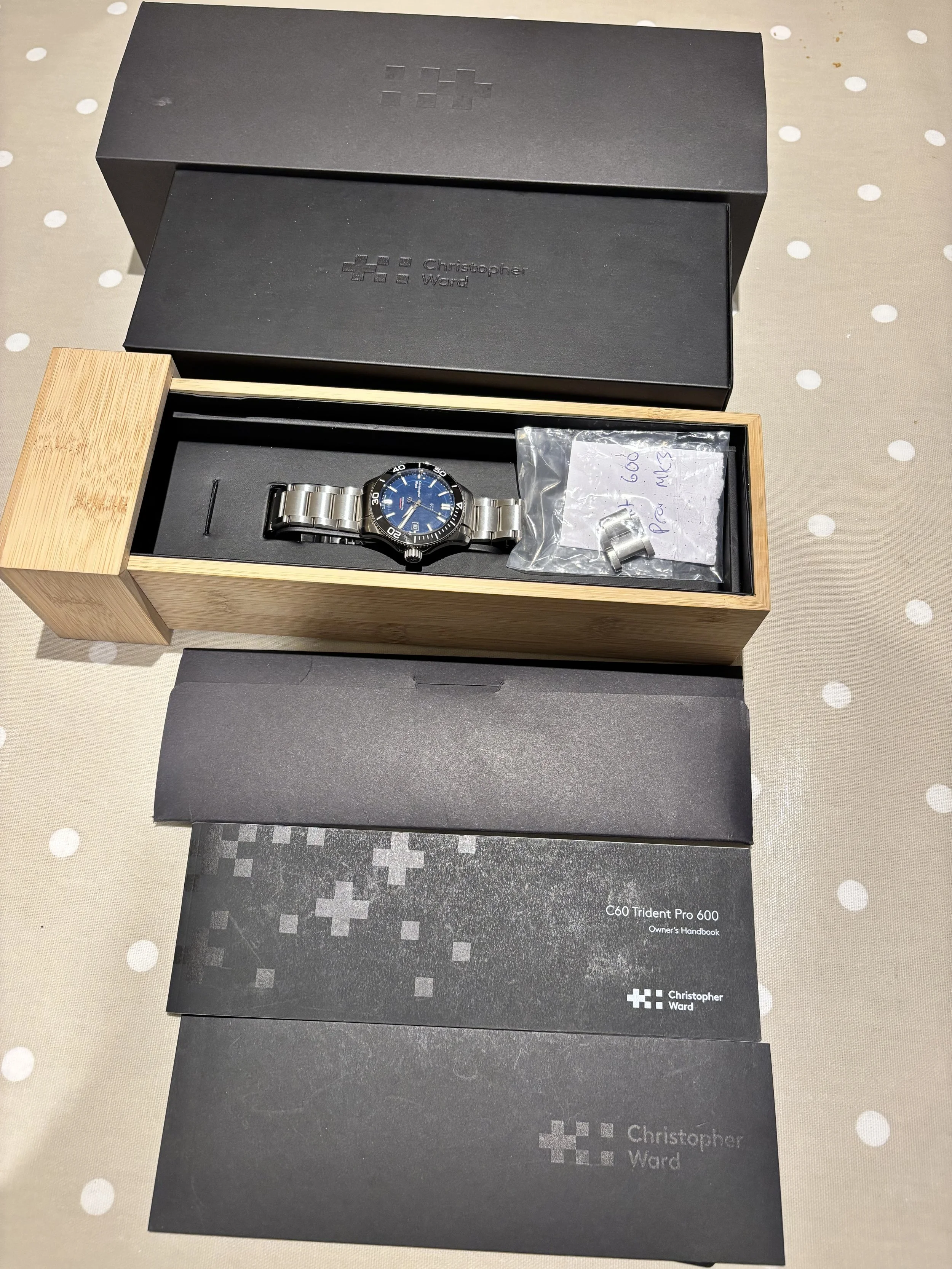 SOLD WH482 C60 Trident Pro 600 Mk3 black/blue 40mm (01/2024